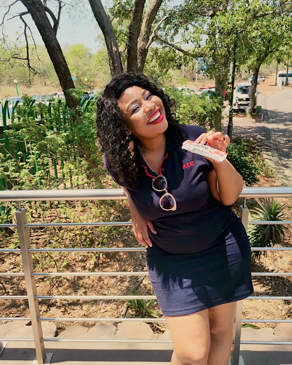 Kgommy's tweet photo. Oh what a beautiful and eventful weekend we had! 💃
As I rush back home, grabbed me a quick @pronutro_sa high protein bar because girl needs all the energy to keep_ on_the_ go and get_on_the_go! Plus I still have a busy day ahead!💃🎊
#ProNutroGoodToGo #ad
#getonthego https://t.co/bszxhrnxFD