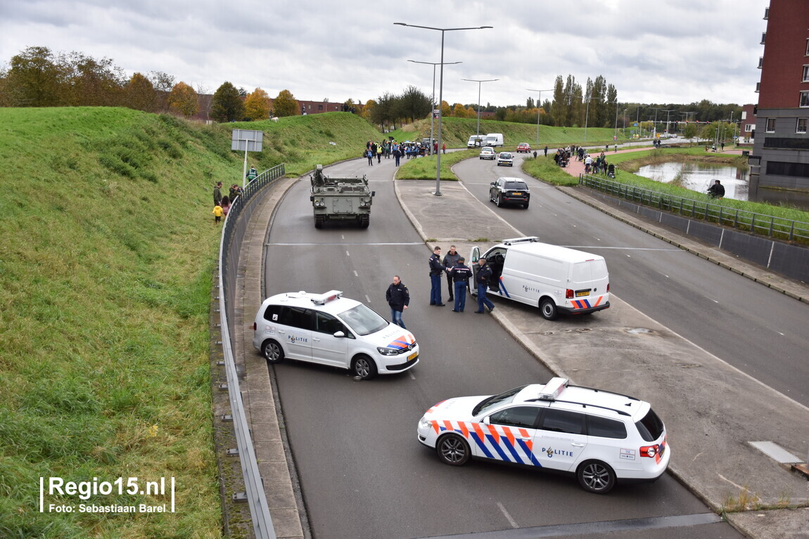 regio15's tweet photo. De #ZoetermeerseRijweg is van vandaag t/m dinsdag voor een deel van de dag afgesloten ivm opnames voor de BNN-serie 'Thuisfront'. https://t.co/TOoJGYtTem