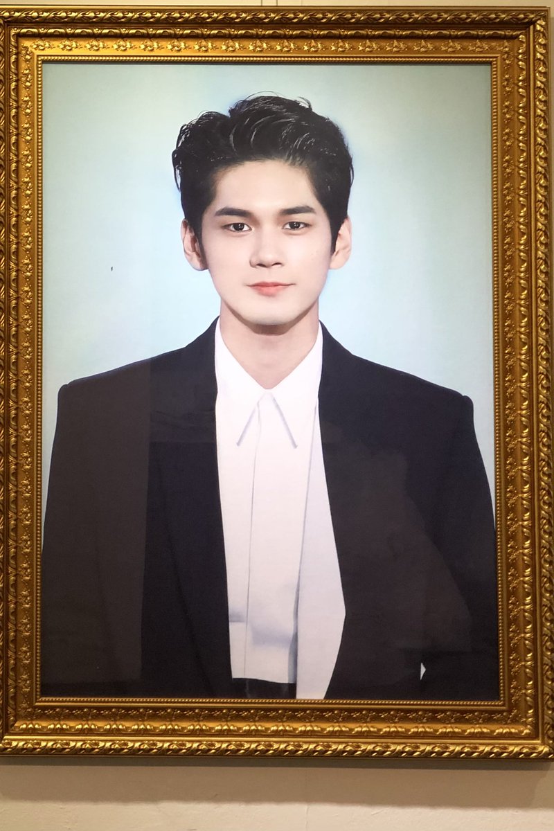 Dazzling950825's tweet photo. 잘생기고 완벽한 옹성우가 있는 그 곳이 천국이 아니면 어디가 천국일지??? 레옹(@RE_ONG950825)님 덕분에 천국가서 행복했던 주말이었습니다 다들 옹성우하고 광명찾고 복받으세요 
ヽ(´∇´)ノ　(∇´ノ)　ヽ(　　)ノ　(ヽ´∇)
#리마인드옹성우 https://t.co/EmVaEwNpE7