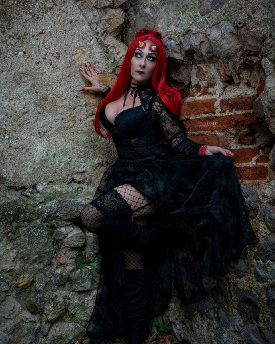 Bellaelektra1's tweet photo. #waitingforhalloween 😈😈😈 https://t.co/OG2iBBX3SL