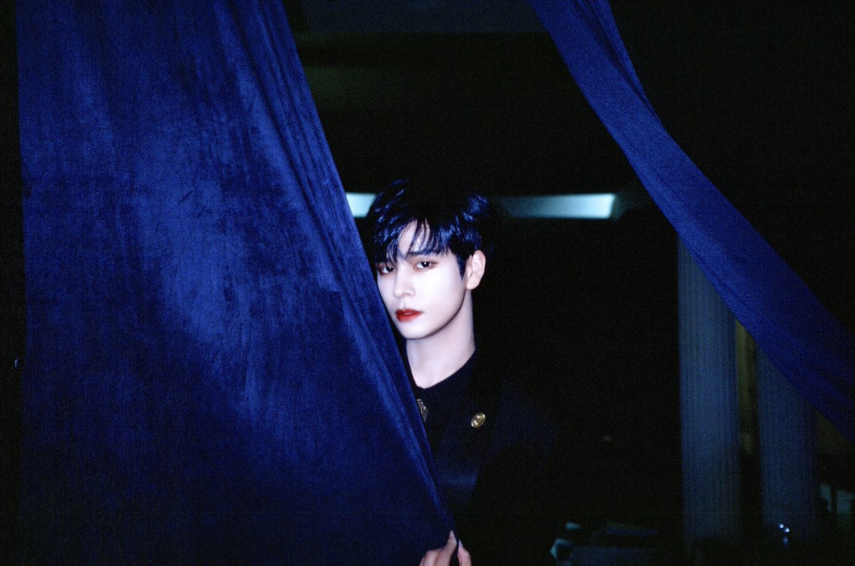 CRAVITY_twt's tweet photo. 러비티 도망가면 안돼ㅎㅎ
나쁜 사람 아니에여☺️
안잡아먹어요 뱀파이어 아니에여🧛🏻
#크래비티 #세림 #블랙루즈 #갬성셂 #광고 https://t.co/BDaFaEqaJ7