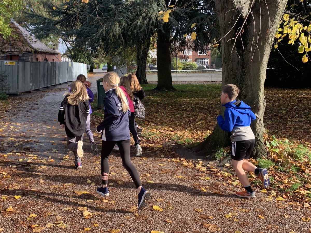 KathSharp1's tweet photo. #classroomto5k Sunday morning running @StMartinsChest1 🏃‍♀️ 🏃‍♂️ 👍 https://t.co/0LRaQyKmzn