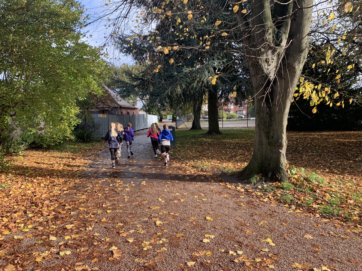 KathSharp1's tweet photo. #classroomto5k Sunday morning running @StMartinsChest1 🏃‍♀️ 🏃‍♂️ 👍 https://t.co/0LRaQyKmzn