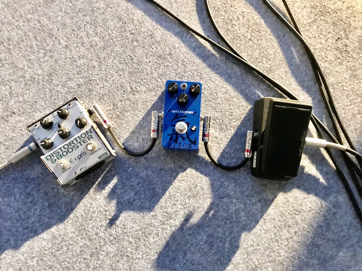 kaichou38's tweet photo. 昨夜はフクヤマニメのアニソンライブに出演。前日に届いた神歪みを使用!ムスタングとJCでも艶とコシのある気持ちいい音が!ジャンルやアンプを問わず極上の歪音を出してくれる守備範囲の広い名器!超オススメ!!#loudness #akiratakasaki #CATSFactory #AT222D https://t.co/jrSH9AWd77