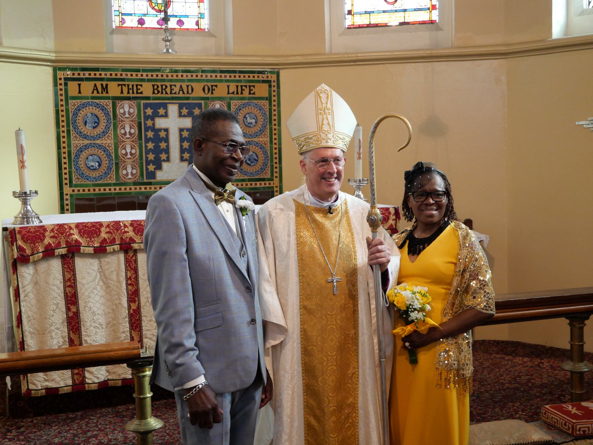 StMSouthNorwood's tweet photo. Our congregation showed up for the Parish Mass this morning to find this! Congratulations to @MotherRoxanne and Neville on your wedding day. https://t.co/SD1HFvJT65