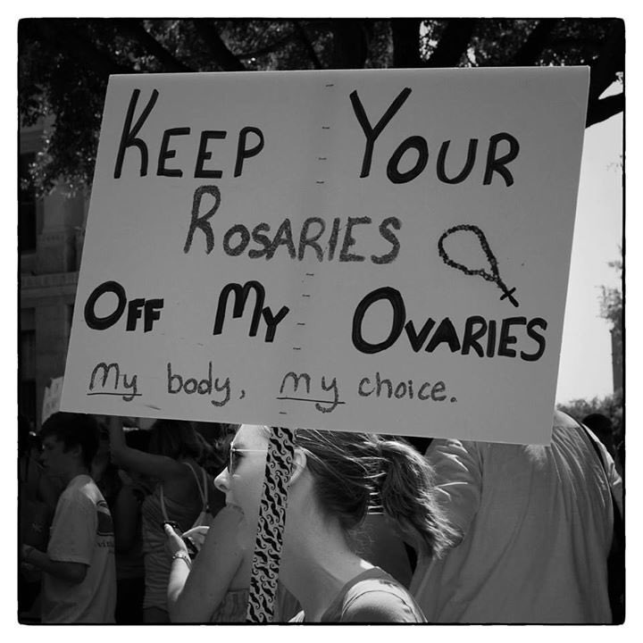 Standing in #solidarity w/ women in Poland 🇵🇱 protesting against the cruel & dangerous ban on #abortion  #prochoice #mybodymychoice #piekłokobiet #WyrokNaKobiety #AborcjaBezGranic @WandaNowicka #repealthe8th #freesafelegal