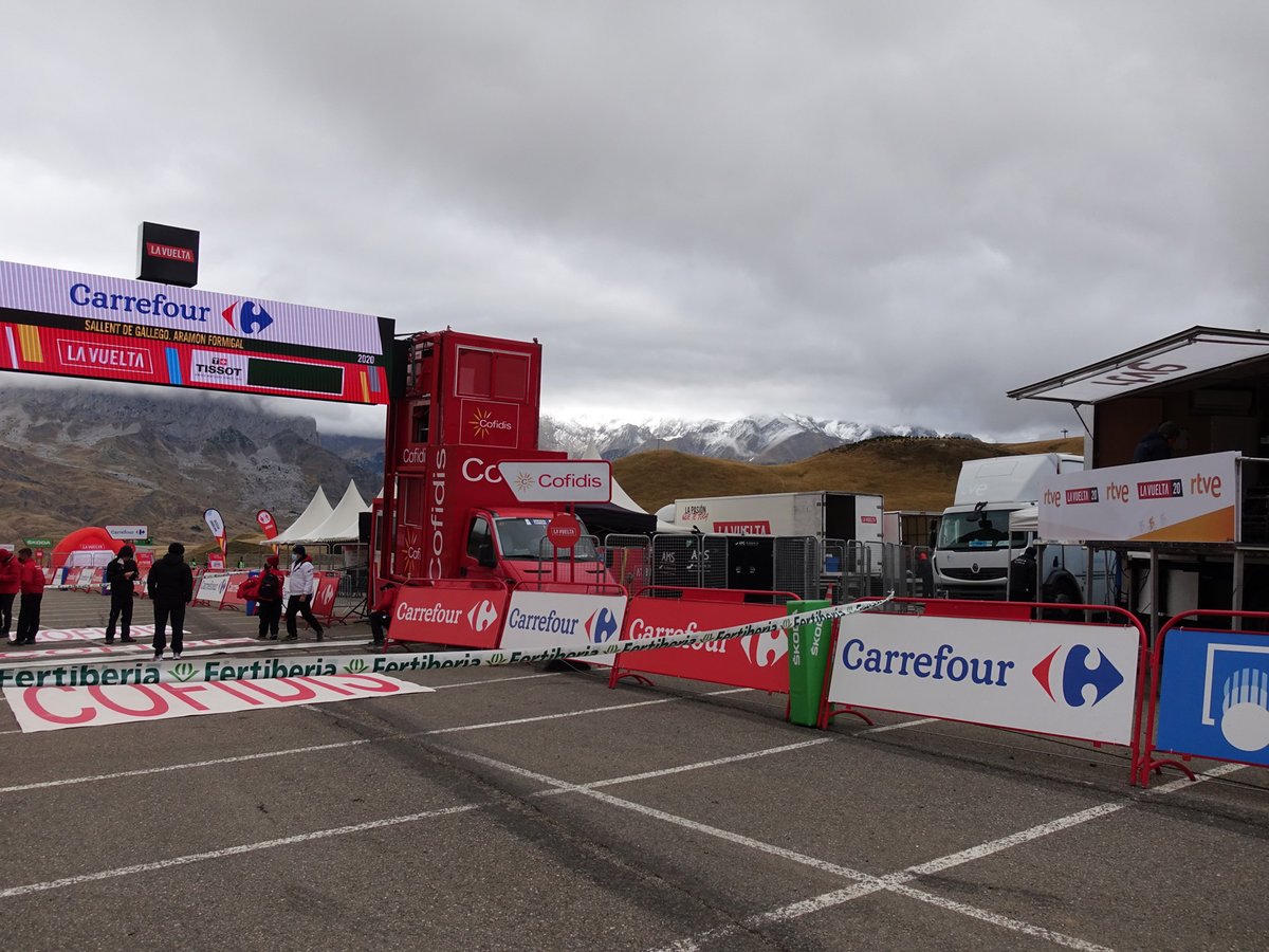 Hoy etapa íntegra en #LaVuelta20 final en montaña, en @teledeporte y a las 16h en @La1_tve
Formigal ha vivido etapas claves para el ganador 1972 Fuente o 2016 Quintana
De momento frío en Meta, pero sin lluvia
#RodamosJuntos #VueltaRTVE25o https://t.co/XR6rnrOtr9