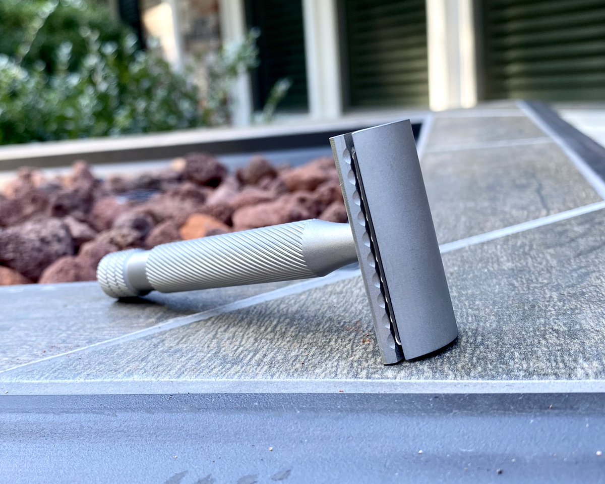 AboveTheTie's tweet photo. Original Windsor with Satin finish #windsor #satinfinish #wetshavinggear #wetshavingloyalists #sotd #barbershop #girlswithshavedheads #mensgroomingproducts #doubleedge #razor #smoothface #christmasgifts #shavelikeagentleman #giftsforhim #shave #quality #awesome #smallbusiness https://t.co/ALaj5geOLh