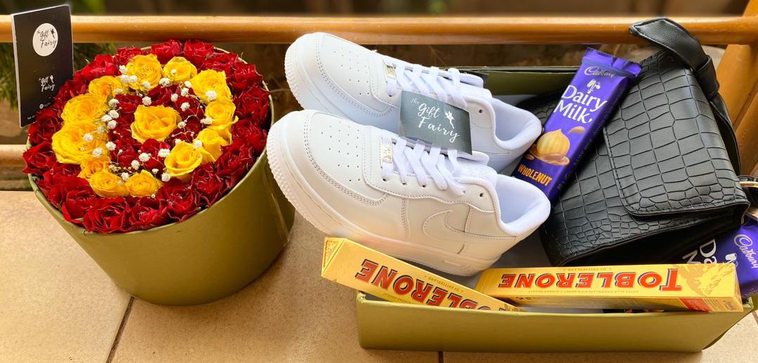 samiekimberly26's tweet photo. Dear men,it's okay to spoil your woman small small🍫🌹😍
To get such amazing package for your loved ones DM @buntu_elizabeth and she work on you.
#TheGiftFairy https://t.co/NN6YJeZJJz
