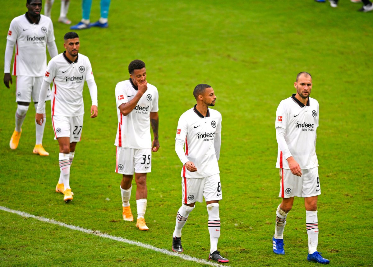 ActuFoot_'s tweet photo. Le troll de l’Eintracht Francfort après sa défaite 5-0 contre le Bayern Munich :

« Nous sommes tombés face au champion d’Europe avec moins de buts encaissés que le FC Barcelone. »

(compte Twitter du club) https://t.co/uI9PObRb3E