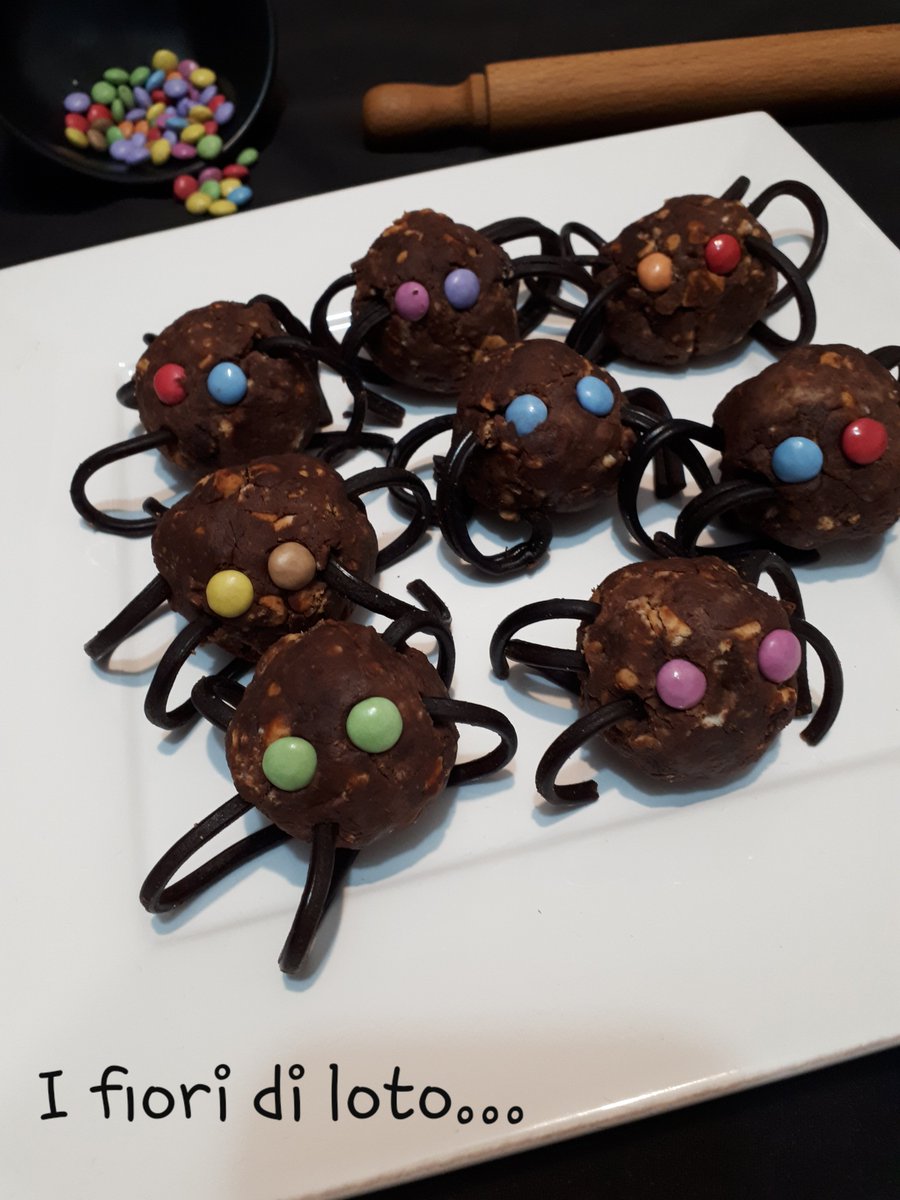ifioridiloto's tweet photo. I FIORI DI LOTO ...: RAGNETTI DOLCI HALLOWEEN: https://t.co/TqaWxOgIvB #sfidadapaura @RigonidiAsiago https://t.co/8hsjbWRyKx