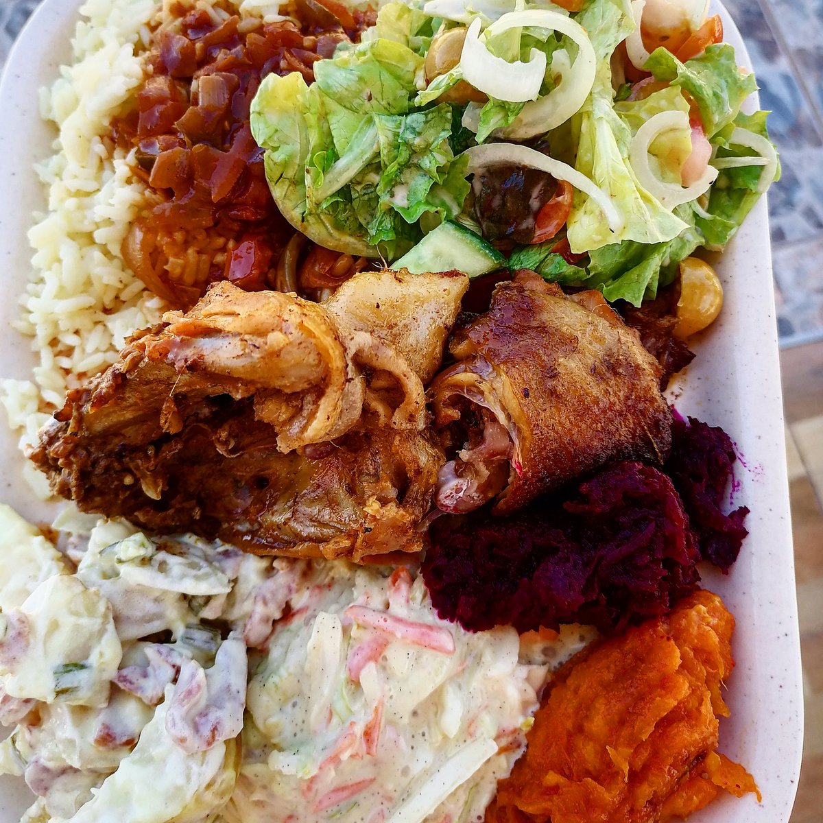 Chefshivambu's tweet photo. A Sunday plate! #fortheloveofit #mecookmeeat #sundaylunch #indulge https://t.co/za3IyTErOM