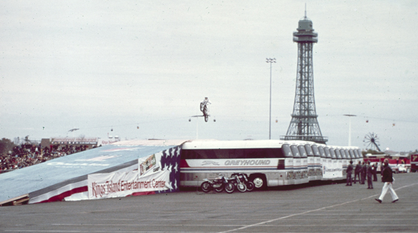 KingsIslandPR's tweet photo. On this day 45 years ago, Evel Knievel made history at Kings Island: BLOG: https://t.co/nf3nljisGF #KingsIsland https://t.co/xfcpqQYZhj