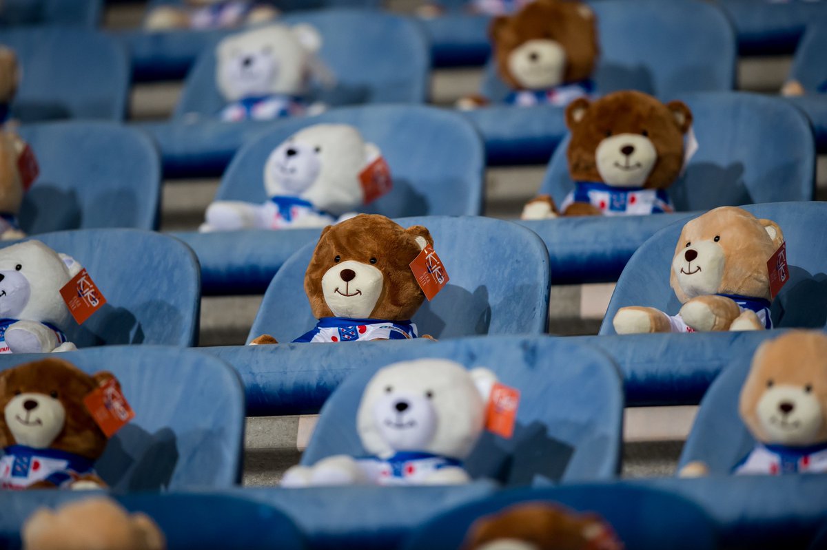 Ce week-end, le club d'Heerenveen aux Pays-Bas a disposé 15.000 ours en peluche dans ses tribunes vides en raison de la pandémie de coronavirus. Le club souhaite, par ce geste, sensibiliser l'opinion à la lutte contre le cancer chez les enfants. 

📸 Pressesports