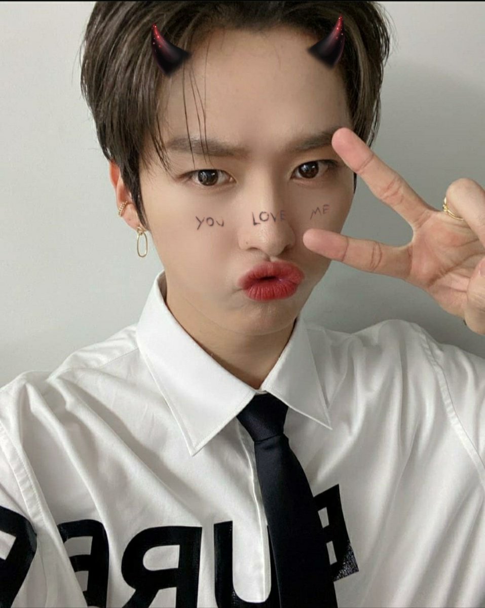 motherstay's tweet photo. Я честно старалась пхахвхах

#stayselcaday #ssd #LeeKnowSelcaDay #LeeKnowDay https://t.co/k5AeGHZXwc