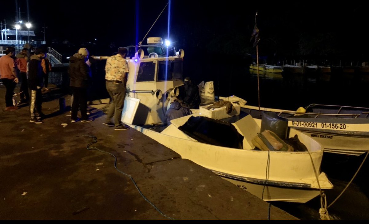 ParedesWashingt's tweet photo. https://t.co/hPjpDWkC2N PESCADORES DE #Galapagos son rescatados y llegan remolcados a Pto Ayora gracias a #MIDENA, #ArmadaNaciional y #DIRNEA @Lenin @Presidencia_Ec @AsambleaEcuador @DefensaEc @MinGobiernoEc @CNNEE @EcuavisaInforma @eluniversocom @teleamazonasec @ecuainm_oficial https://t.co/GFgX8kFSjh
