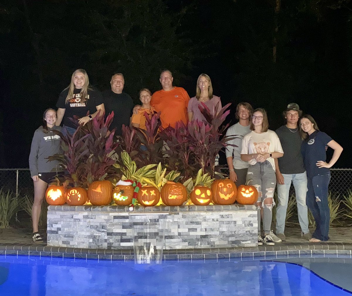 MrsJenWilk's tweet photo. Nothing like a good ole carving competition 🎃 
@CoachLW5 https://t.co/Sbl1vSKxPY