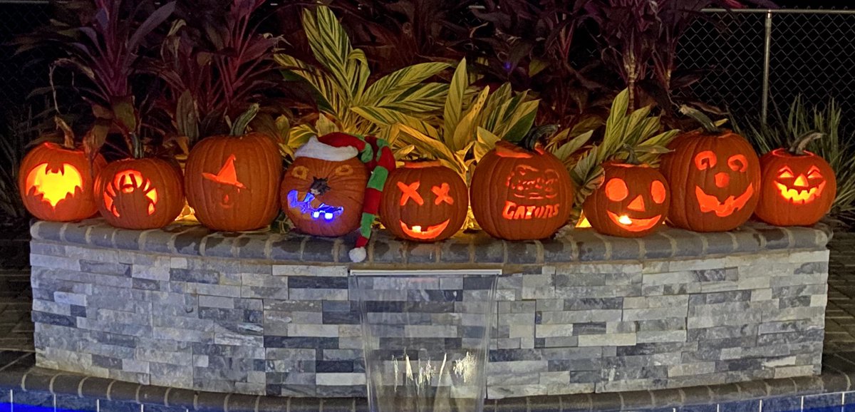 MrsJenWilk's tweet photo. Nothing like a good ole carving competition 🎃 
@CoachLW5 https://t.co/Sbl1vSKxPY