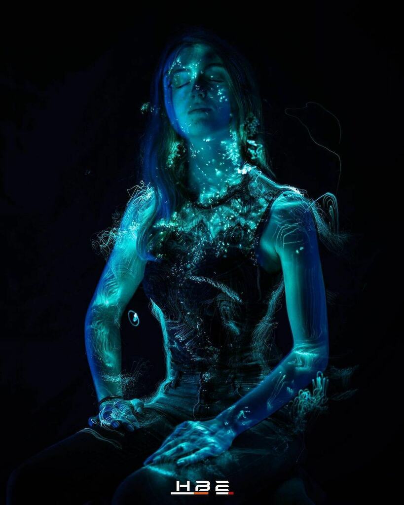 HiFotorgear's tweet photo. Photo of the day.
photographer: @hbe_photographie 
model: @sophie_pst_ 👻
.
.
.
Light fiber by @fotorgear 💫
.
.
.
#love #instagood #photooftheday #happy #studio #studiophotography  #igers #life #longueexposition #fiberart #photography #beautiful #picoftheday #art #light #Ligh… https://t.co/2oVdPK8VcN