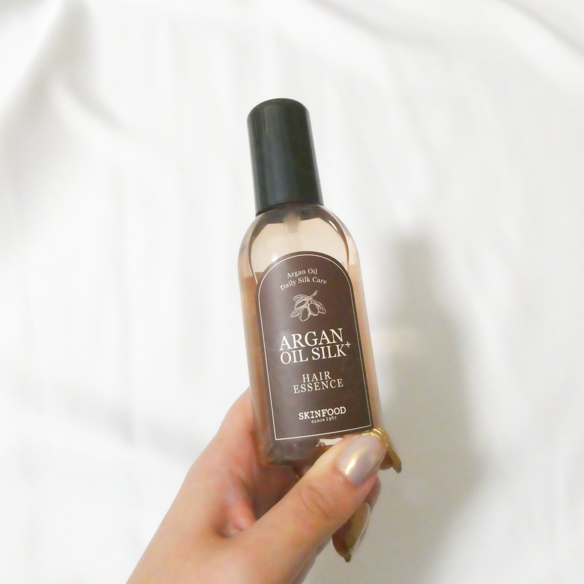 うさこ 最近アイハーブで買って一番感動したのがスキンフード のアルガンオイルのヘアエッセンス これを馴染ませてからドライヤーするとふわっとさらっとだがしかしつるんと仕上がる ヘアオイルの重くてベタつく感じが苦手な人におすすめ もしよかったら