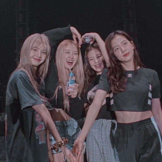softtysugarr's tweet photo. "having a soulmate is not all about romance, you can find a soulmate in a friendship too"
#BLACKPINK #BLINK #BLINKs #LISA #JISOO #Rosie #roseblackpink #JENNIE https://t.co/h2w2IhS6Rb