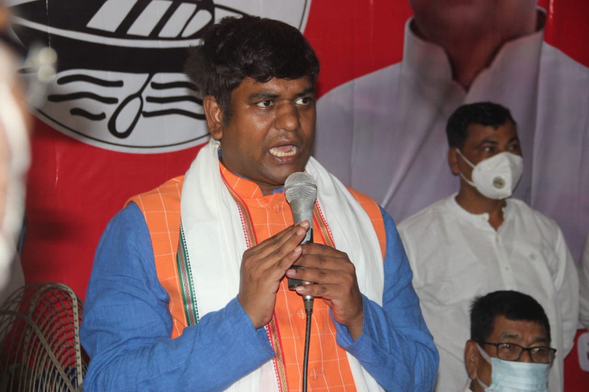 vippartyindia's tweet photo. #NDA समर्थित VIP पार्टी के राष्ट्रीय अध्यक्ष सह 76 सिमरी बख्तियारपुर विधानसभा क्षेत्र से प्रत्याशी श्री मुकेश सहनी जी ने NDA के साथियों के साथ बैठक किया। बैठक में ग्रामीणों की समस्या एवं चुनावी रणनीतियों पर विस्तार से चर्चा हुई।
#vippartyindia #MukeshSahani #NarendraModi https://t.co/HvD3Igl7tb
