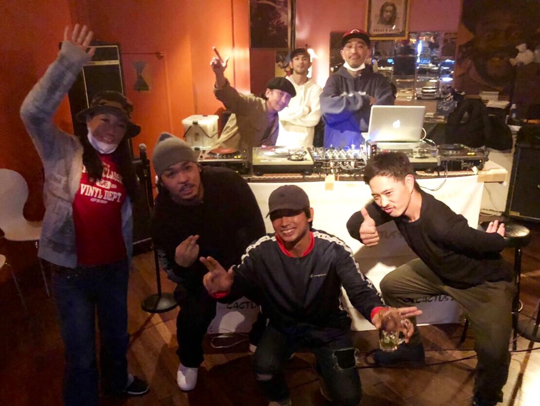 BOOOOOYAKA_SHA's tweet photo. 金曜日の #ラバダブ LOUNGE @ CACTUS・乃木坂、あざました‼️
インスタライブをご視聴の皆様も感謝🎥📲
今回のMVPはGUN SHOT riddimでAnthony JohnsonのGUN SHOTのフロウで乗りこなしてたCUT BURN🎖
また次回もよろしくお願いします🙏
#CasperFaceKillah #ChopStick #BlaxxakaEastBlaze https://t.co/x5UQ8Rlt4K