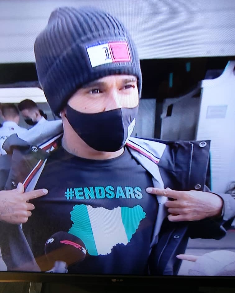 DeleMomodu's tweet photo. "F1 Champion, Lewis Hamillton, displaying and demonstrating his support for the #EndSARS protest just before the Portuguese Grand Prix today, 24 October 2020!"👍🏾👏🏽🙏🏾 https://t.co/TpYHJ3FWAC