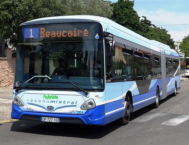 LeYougo6's tweet photo. SEUL L'ÉLITE PREND CE BUS. https://t.co/Y4FE3DV48e