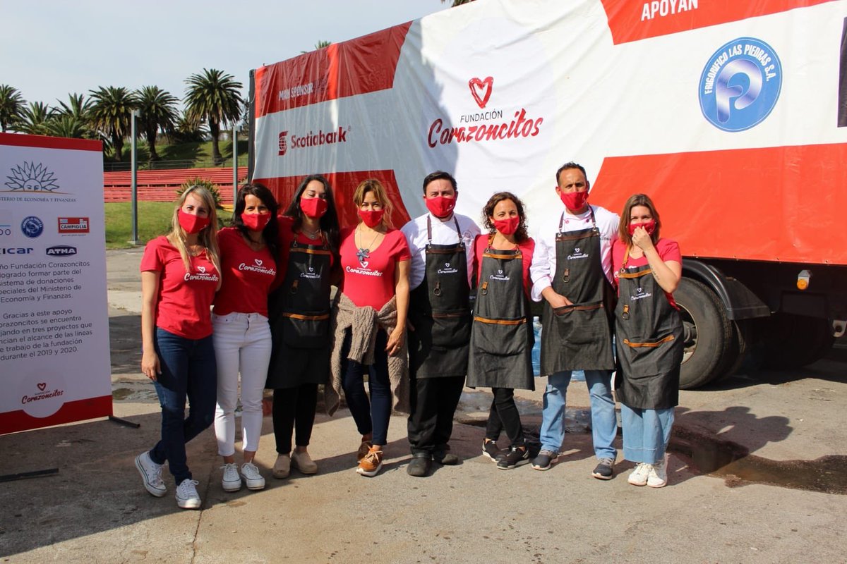 f_corazoncitos's tweet photo. Llegó el GRAN DÍA!!!
Comenzamos a preparar el #megastrogonoff ❤️que será donado a organizaciones y ollas populares que atienden a niños y familias afectados por la pandemia.
Nos acompañan nuestros padrinos @cata_ferrand y @aldocauteruccio 💪 https://t.co/0FqVzjxzGf