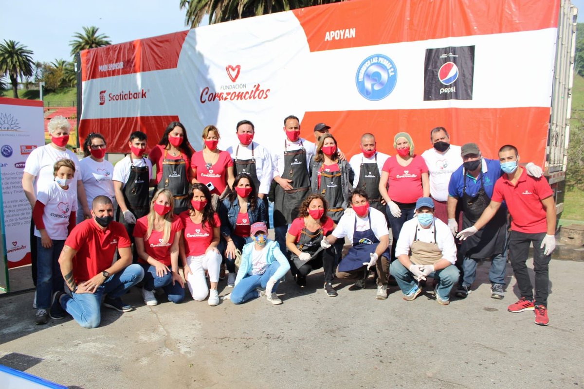 f_corazoncitos's tweet photo. Llegó el GRAN DÍA!!!
Comenzamos a preparar el #megastrogonoff ❤️que será donado a organizaciones y ollas populares que atienden a niños y familias afectados por la pandemia.
Nos acompañan nuestros padrinos @cata_ferrand y @aldocauteruccio 💪 https://t.co/0FqVzjxzGf