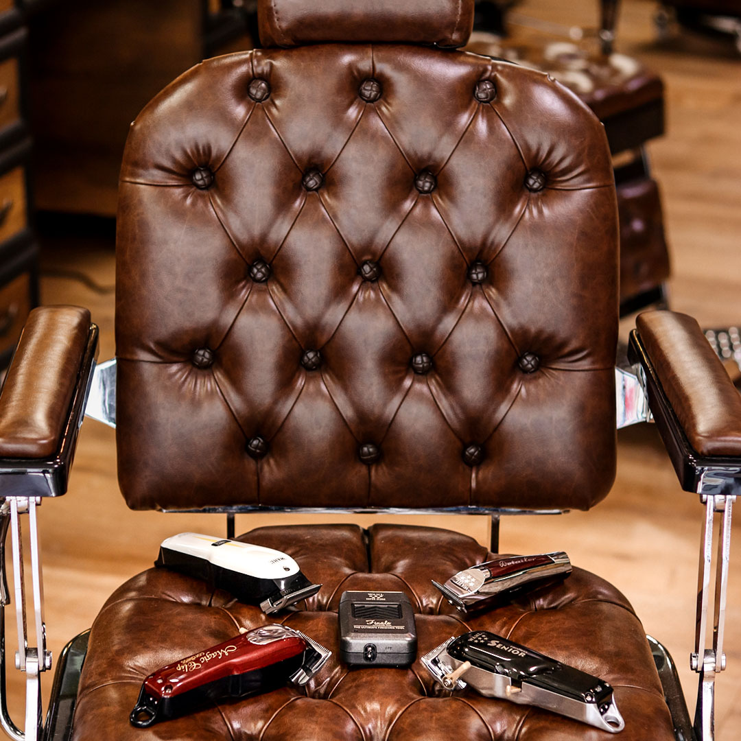 WAHLspain's tweet photo. Su cliente puede sentarse en otro lugar. Asegúrate de que tus herramientas #WAHL
tienen un buen lugar para relajarse. 😜
#wahlpro #wahlclippers #wahlclub #wahlfivestar #barber #barbershop #wahlpro #wahlprospain #wahlespaña #barberlife #wahlclippers #barbería #barbershop https://t.co/lRoreBLZCf