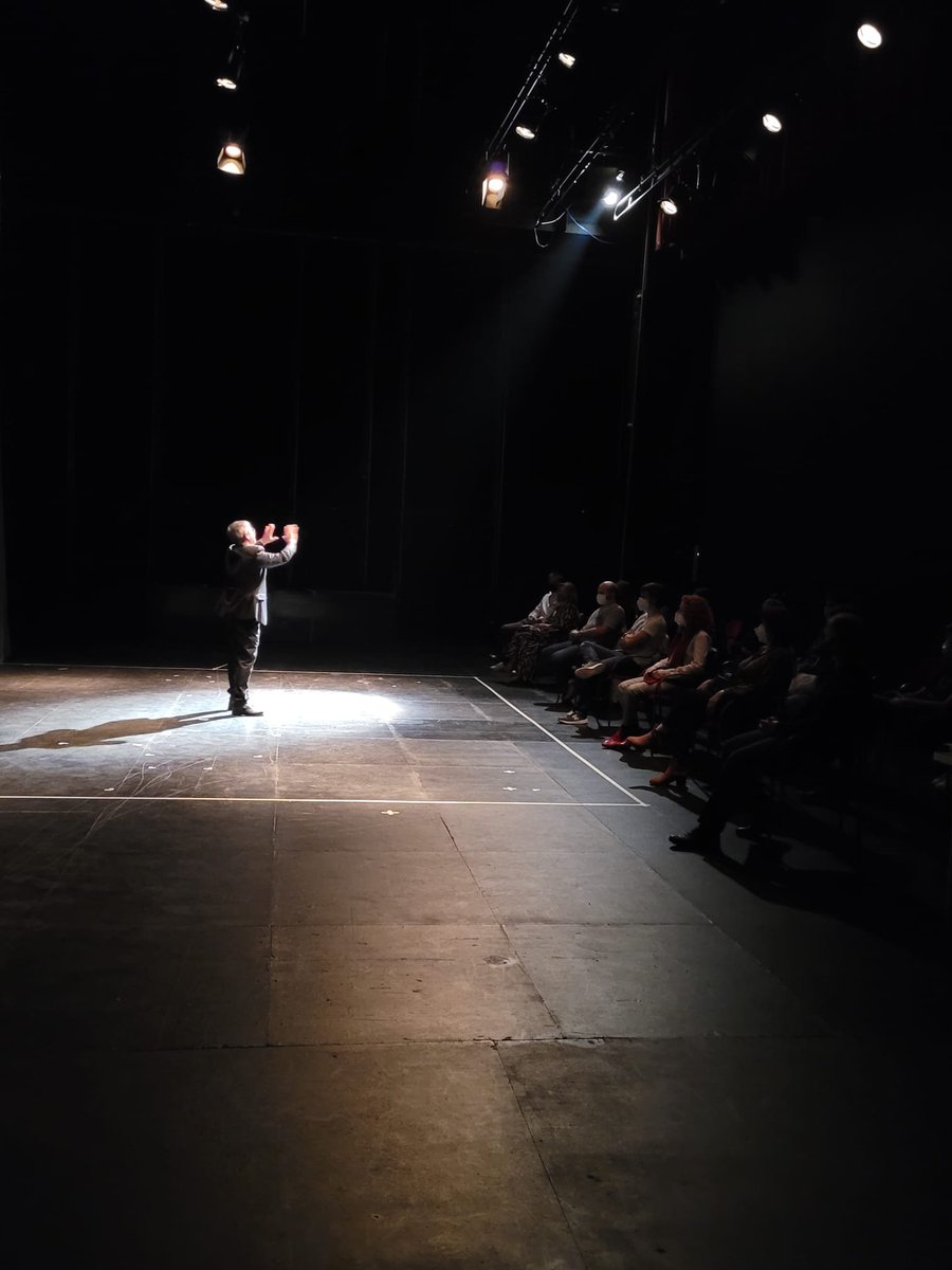 TeatredeButxaca's tweet photo. Hem començat temporada de nou #assaonadament #confinadament Històries que parlen d'aquesta realitat que vivim i de les sensacions que experimentem. Un treball excel·lent per tornar a gaudir del #teatre a #Mollerussa @saodeponent https://t.co/Q5C1sIGCjC
