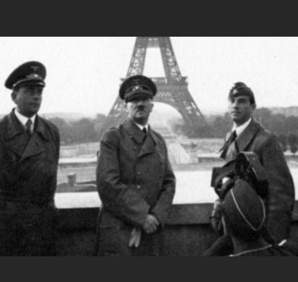 ROZ_MBZ's tweet photo. @EmmanuelMacron #رسولنا_خطر_احمر  كبش فداء للماسونيه يخلصون منك ويقتلونك نفس الي قبلك مجرد اداءه لنشر الفتن سوف ينتهى دورك 🐑 https://t.co/jZcaMn8PCc