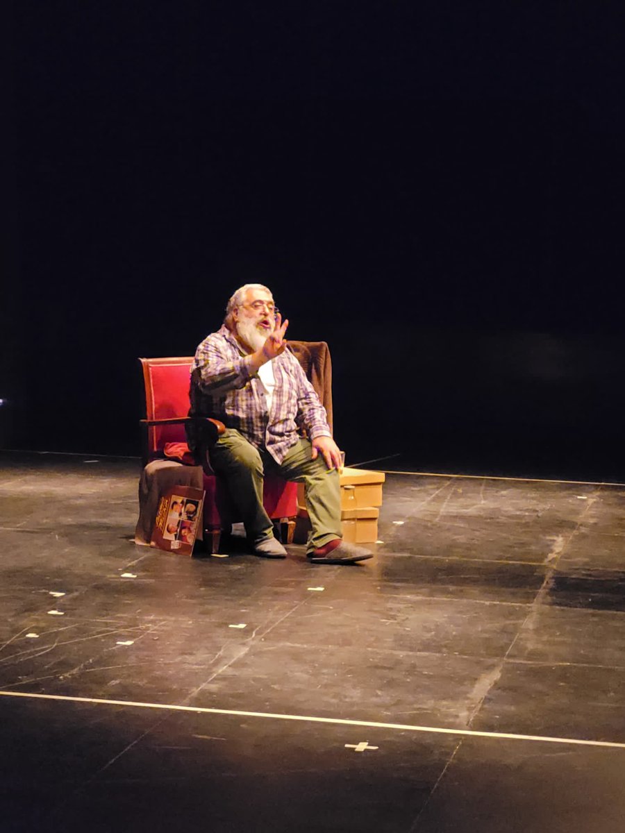 TeatredeButxaca's tweet photo. Hem començat temporada de nou #assaonadament #confinadament Històries que parlen d'aquesta realitat que vivim i de les sensacions que experimentem. Un treball excel·lent per tornar a gaudir del #teatre a #Mollerussa @saodeponent https://t.co/Q5C1sIGCjC