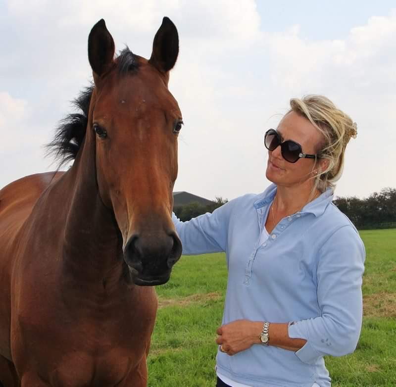 3 generations - Pendle Rose (Clover Hill), Pendle Watercolour (Colourfield) &amp; Mermus R Diamonds (Mermus R) - seen with Clea Phillips - that produced the 2nd-fastest x-country clear at #Pau with <a href="/Rich_Coney/">Richard Coney</a> 
And yes, another top-class horse bought from <a href="/VerePhillipps/">Vere Phillipps</a> yard!🐎