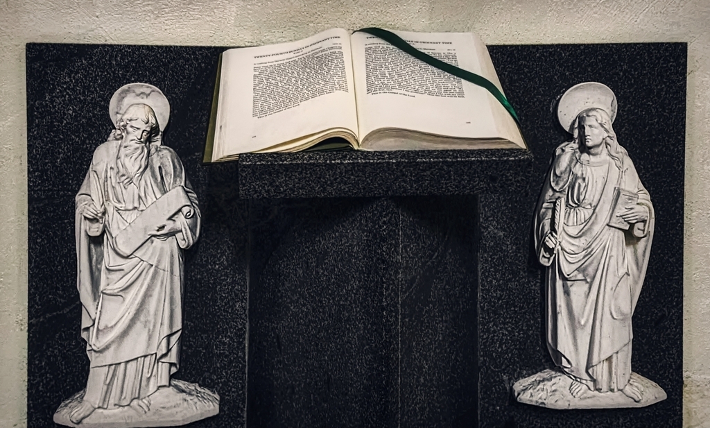 KMitchHodge's tweet photo. Liturgical Book and sculptures in St. Malachy's Church in Castlewellan, County Down (Sep, 2020). Full HD image available at https://t.co/eEF1GaIz37
.
.
.
.
#liturgy  #sculpt #church #churchphotography #catholic #catholicchurch #jesus #stmalachyschurch #castlewellan #countydown … https://t.co/em5BCsWlIa