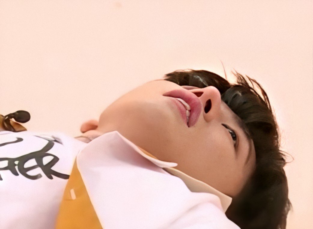 filmhanbin's tweet photo. Hanbin’s nose is so perfect no wonder Lab5gam decided to capitalise on it with ko.b https://t.co/HcbnUzZQVT