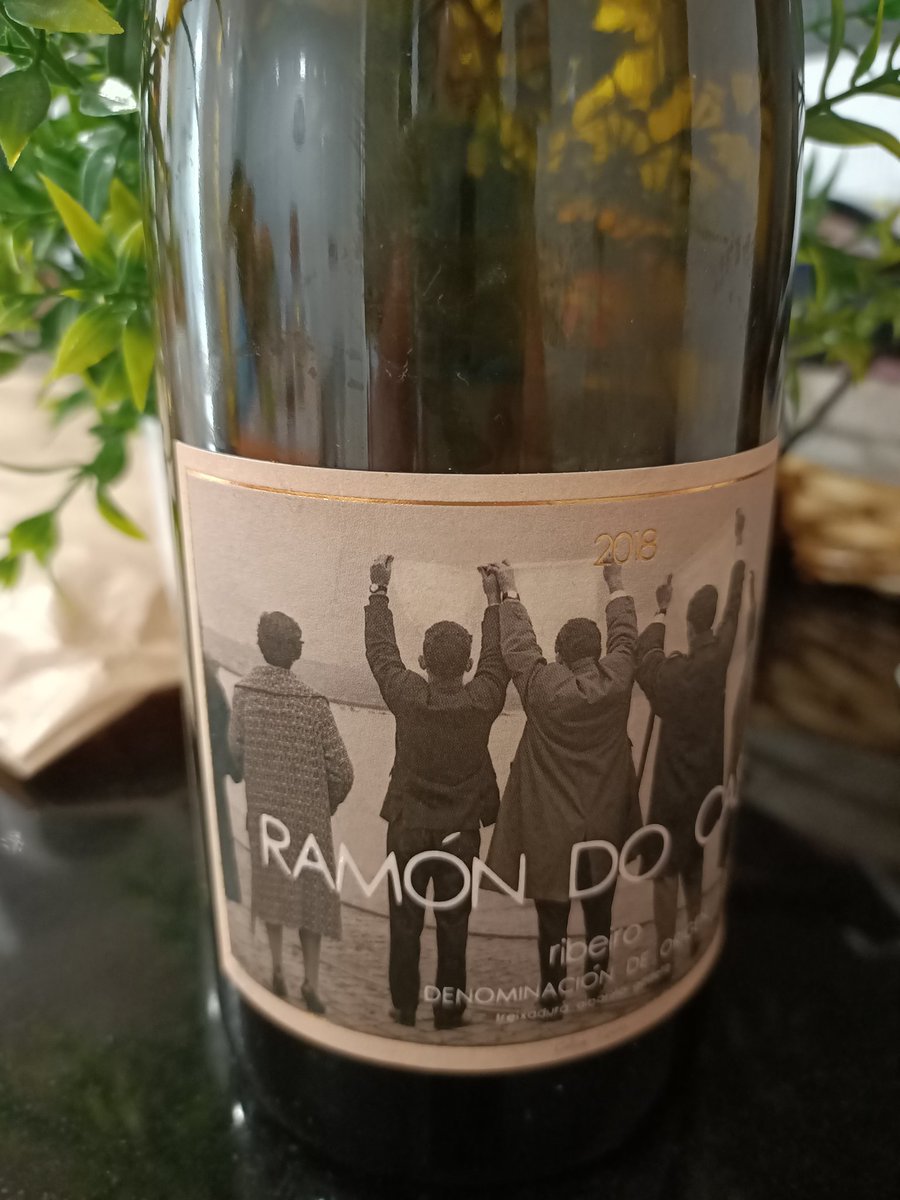 Un descubrimiento,amarillo vivo,notas a fruta blanca,notas cítiricas,un placer en boca <a href="/CRDO_Ribeiro/">D.O. Ribeiro</a> <a href="/ramondocasar/">Ramón</a> #treixadura #albariño #godello <a href="/ZoltanCsabaNagy/">𝐙𝐨𝐥𝐭𝐚𝐧 𝐍𝐚𝐠𝐲</a> <a href="/infielesdelvino/">Nico</a> <a href="/toniguillen/">Toniguillen</a> <a href="/JordiGumbau/">Jordi Gumbau</a> <a href="/SonyaGuerraLpz/">Sònia Guerra López/❤</a>