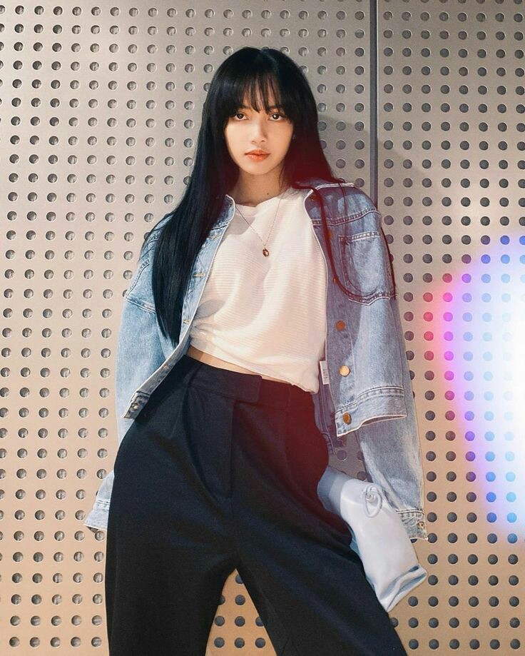 __yourmk__'s tweet photo. #Everythingwillbeokaylisa не слушай никого, ты не достойна такого отношения. Я горжусь, что ты мой кумир. https://t.co/iBLqk82igz