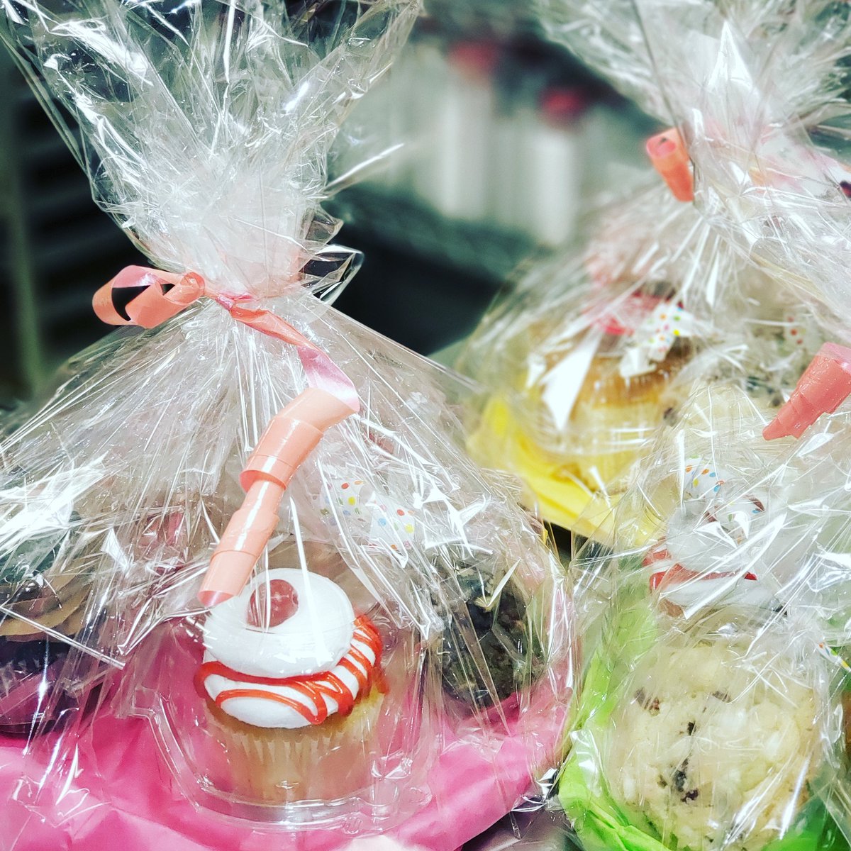 Ferg_Natalie's tweet photo. DESSERT BASKETS 
#SayItWithCake
#WeLoveCake 
#NataliesCakesAndMore https://t.co/x2mNstwZH2