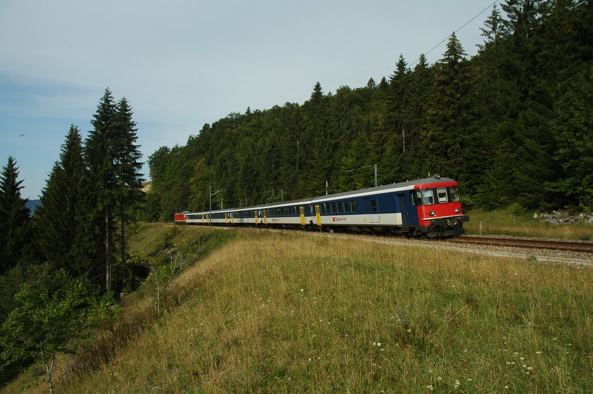 When I first discovered this line some 15 years ago, class RBDe 560 trainsets worked a regional and a RegioExpress service every hour. Sometimes, there were loco hauled push-pull-trainsets too.