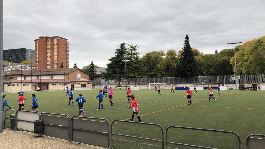 KirolMerced's tweet photo. Nuestras guerreras han jugado su primer partido de esta nueva liga en casa, en Zaramaga. Buen encuentro de los dos equipos. 
Mercedarias 3-@altzarrateke 1
Animo Neskak!!! https://t.co/FuqgYWiLxj