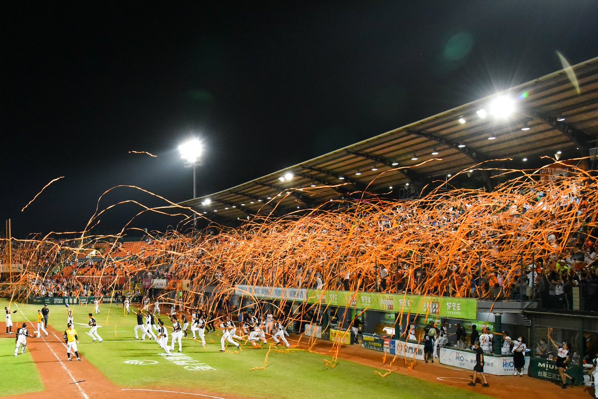 #TeamLions clinched the title for the second-half season of 2020! 

10.24 Final: CTBC Brothers 2, #UniLions 3
WP: #TeddyStankiewicz <a href="/Teddy_Stank/">Teddy Stankiewicz</a> (6-0) 
SV: #ChenYunWen (23)
GWRBI: #MayawCiru
MVP: #MayawCiru
<a href="/CPBL/">CPBL 中華職棒</a> @ElevenSportsTW <a href="/UniLionsIntl/">Uni Lions International</a> 
#CPBL #TaiwanBaseball