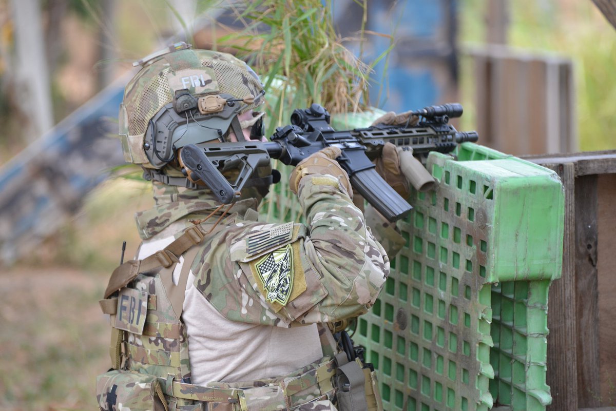 SpetznazX's tweet photo. photo by 山狐 #lewars #fbiswat #leplayers #airsoft #ghkairsoft #geissele #magpul #oakley #tmcgear https://t.co/tmhbfq813p