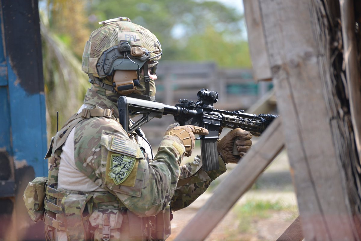 SpetznazX's tweet photo. photo by 山狐 #lewars #fbiswat #leplayers #airsoft #ghkairsoft #geissele #magpul #oakley #tmcgear https://t.co/tmhbfq813p