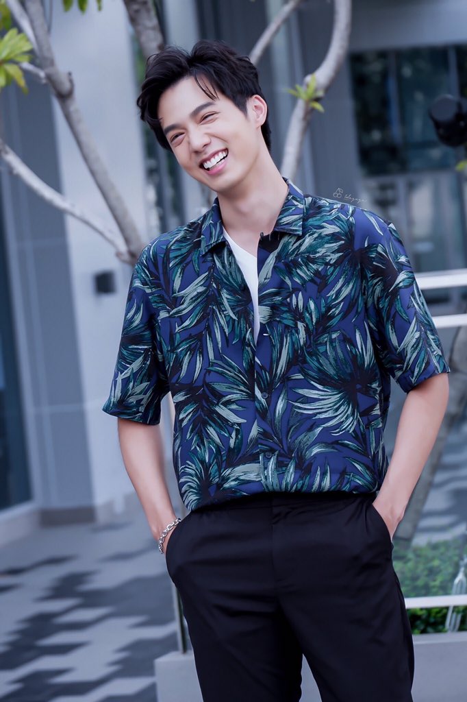 idagaga2011's tweet photo. แดดแรงมันแยงตา เธอส่งยิ้มมามันแทงใจ ❣️❣️
 #คุณหมีปาฏิหาริย์ #จ๊อบธัชพล #jobbiijob #มหกรรมนิยายนานาชาติครั้งที่2 https://t.co/jYuczy2zEl