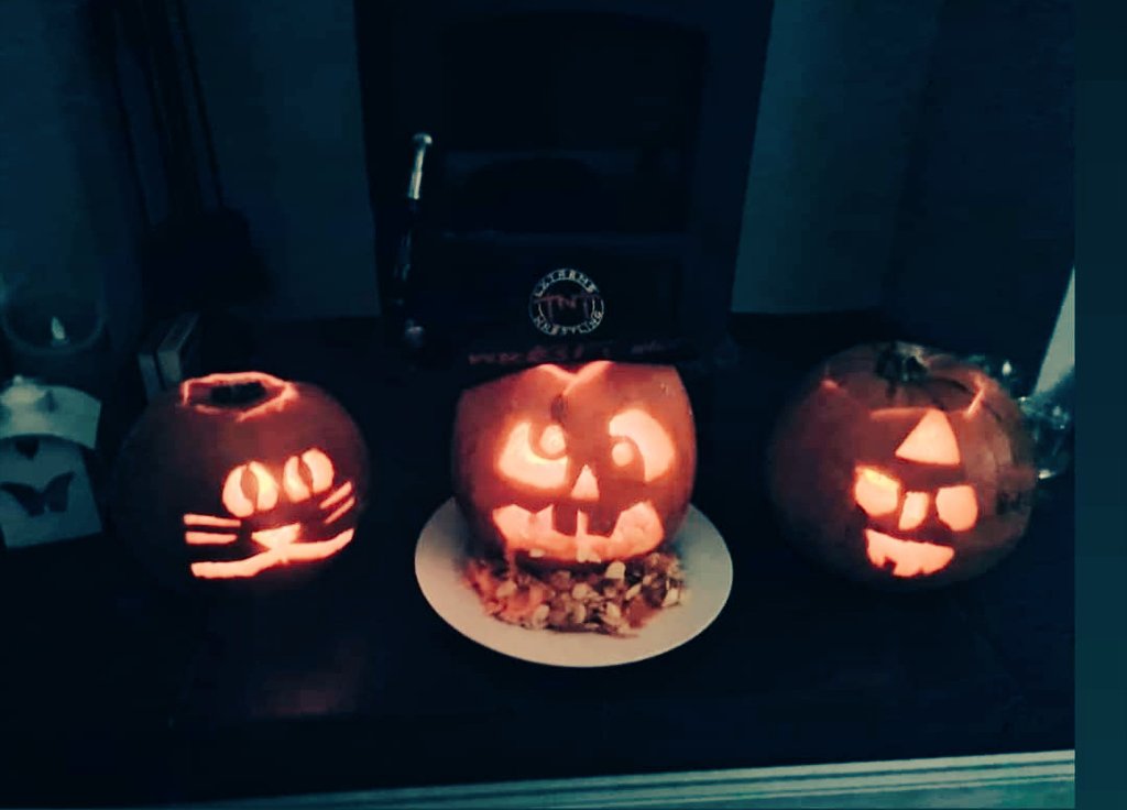 CorvinNI's tweet photo. Pumpkin Carving. The Cat, The Witch and Me after a @TNTExtremeWres show 😂 #familytime https://t.co/s6I5ra2pxy
