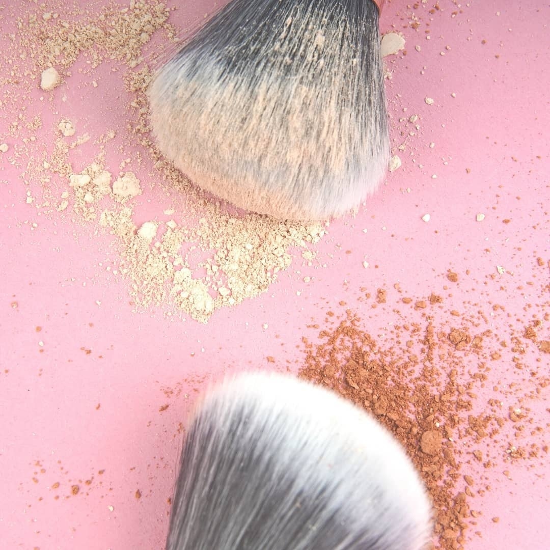 Brush_WorksUK's tweet image. Essentials that slay everyday 💁‍♀️

No matter if you're staying in or heading  out for some retail therapy make sure you are looking and feeling your best! 

Our Powder and Blush brushes will have you covered! 💕 #powderbrush #blushbrush #makeupbrushes #crueltyfreebrushes