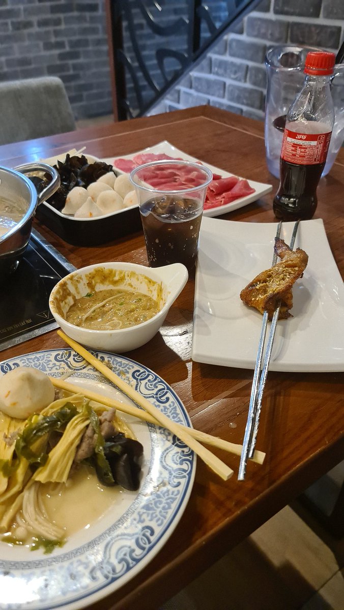 cold7desrt's tweet photo. @sevenflavors my go to hotpot resto🤤🤤🤤 #yum #asianflavor #alrigga #mydubai #i❤dxb https://t.co/QapAdHm5Vb